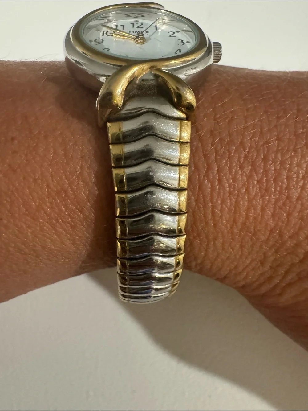 ✨VTG Timex Women’s Silver & Gold Two Tone Minimalist Stretchy Bracelet Watch